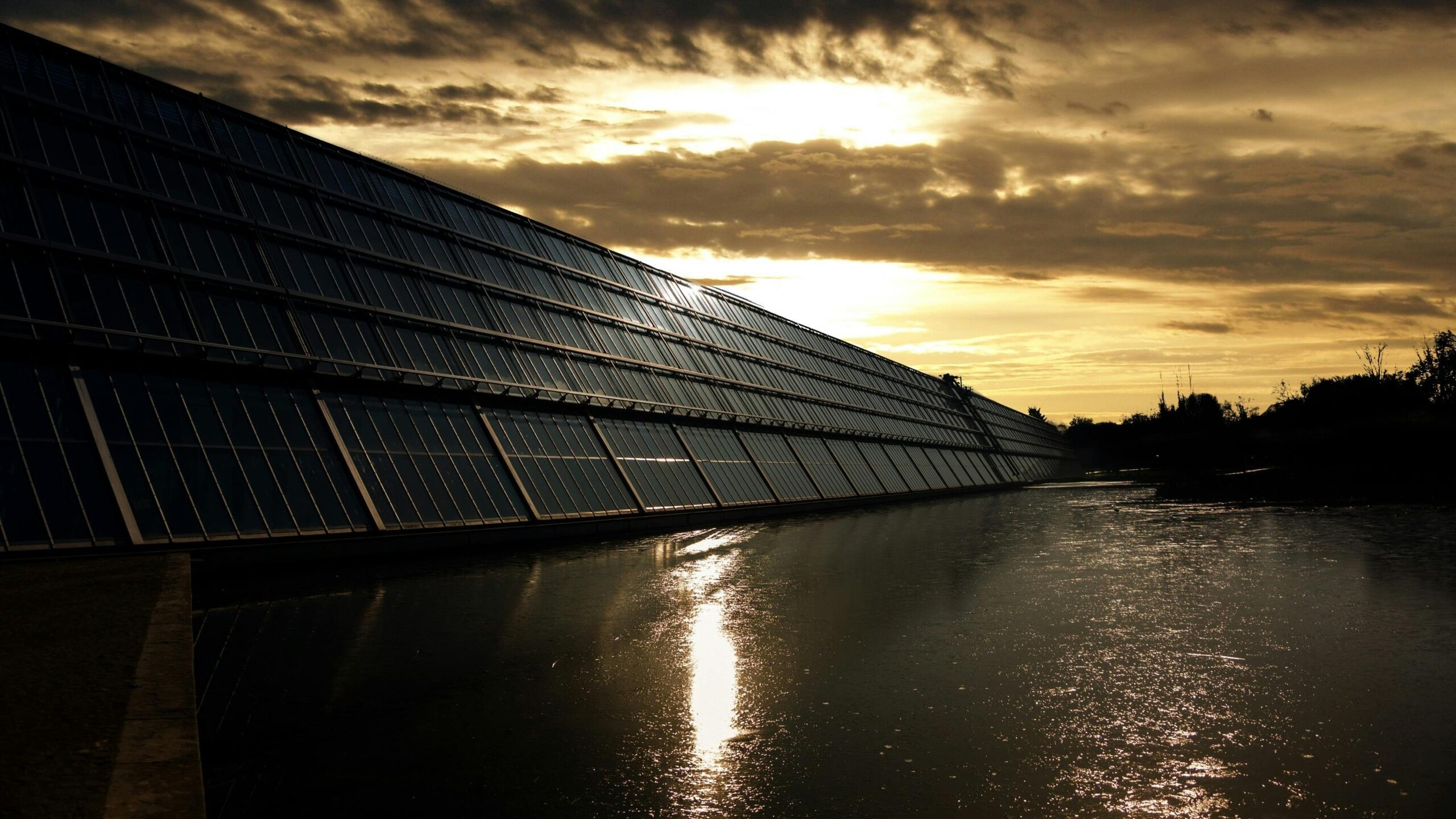 Winter Solar Survival: How to Maximize Energy When the Sun is Scarce